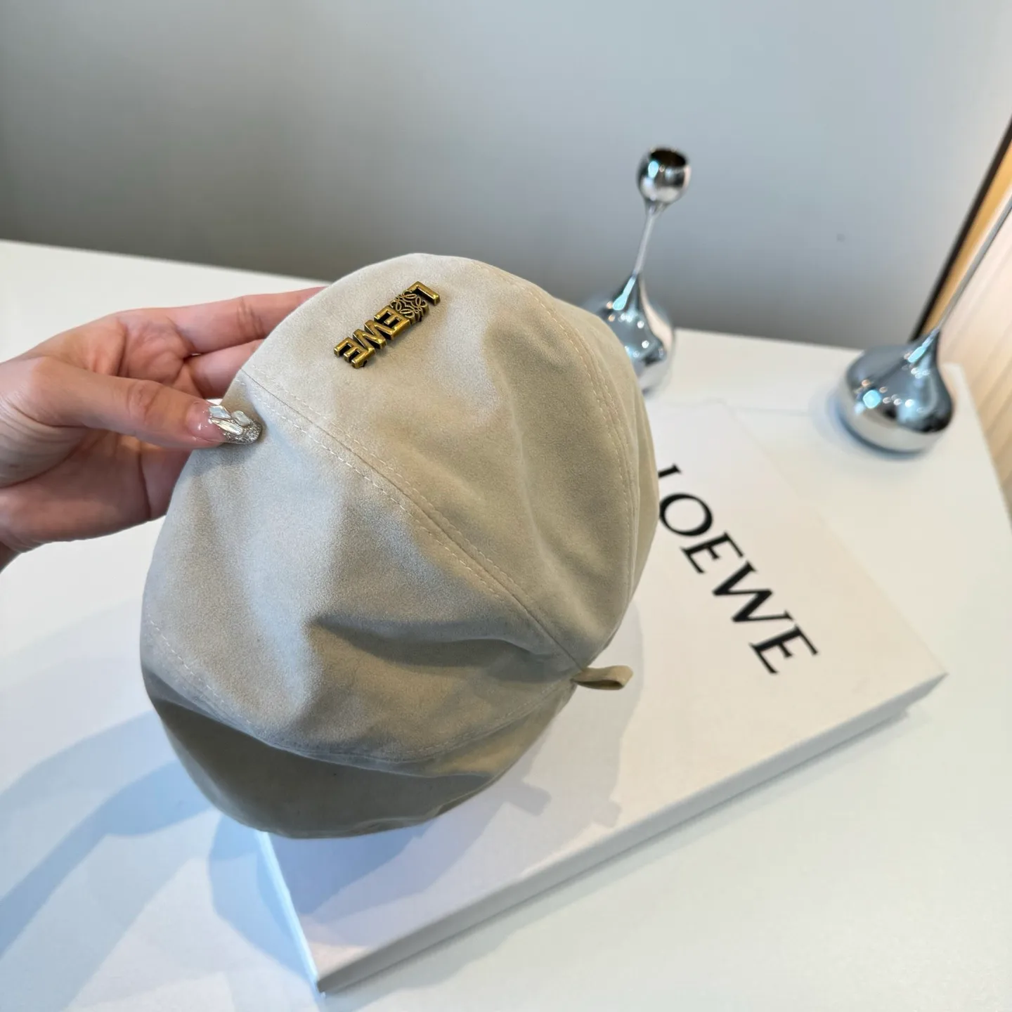💰100¥ Loewe's new corduroy beret, painter's hat, head circumference 57cm