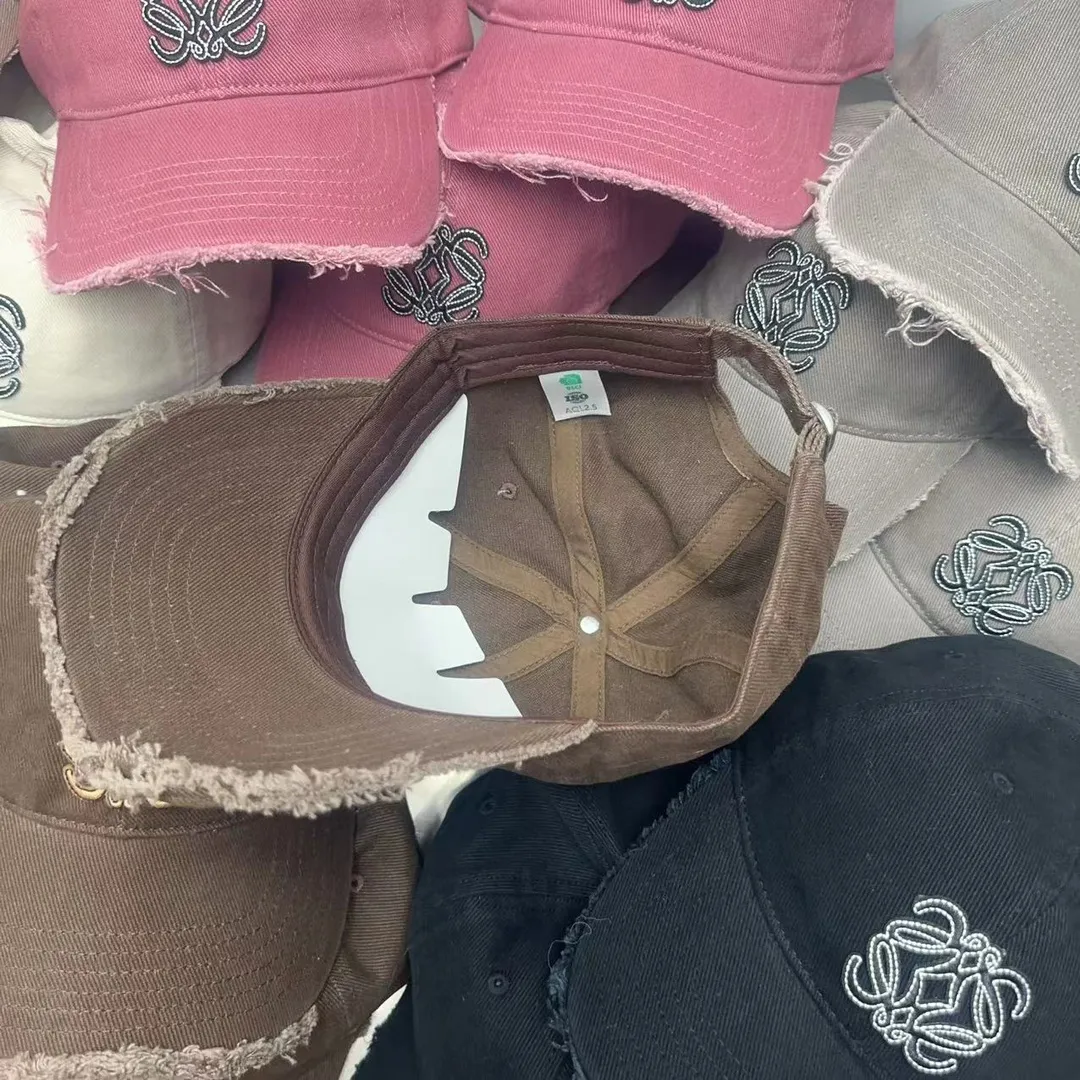 Popular Loewe fur-brimmed baseball cap
