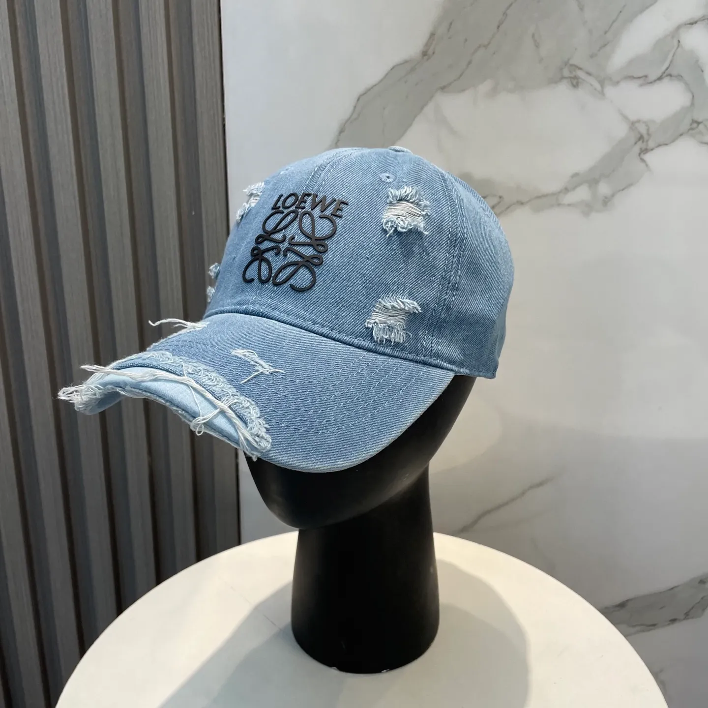 P66 Loewe new washed distressed ripped denim baseball cap Newly launched washed denim series, casual and versatile wardrobe matching artifact