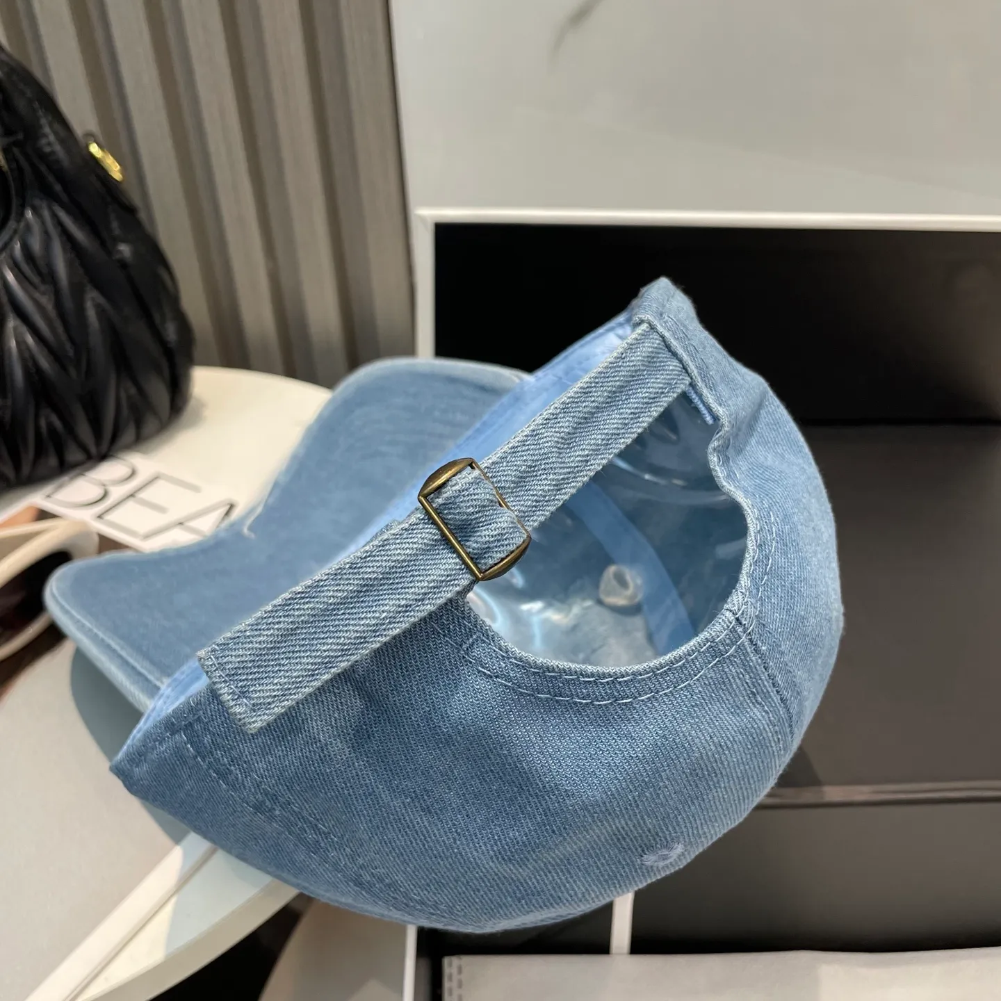 P66 Loewe new washed distressed ripped denim baseball cap Newly launched washed denim series, casual and versatile wardrobe matching artifact