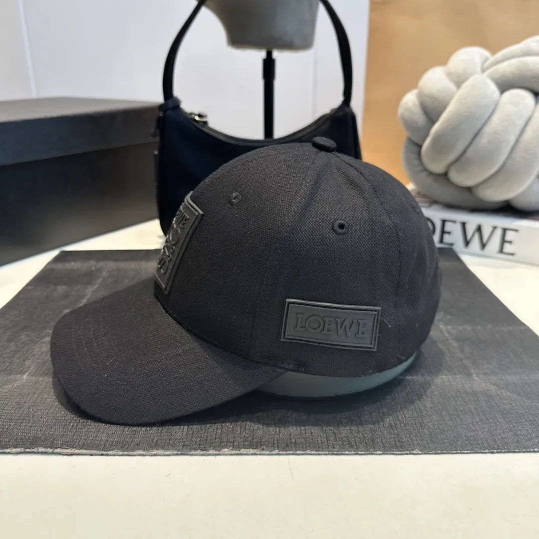 P56 LOEWE new original original design baseball cap🧢Super good texture, standard external line positioning, fine workmanship, simple and elegant, low price and popular!