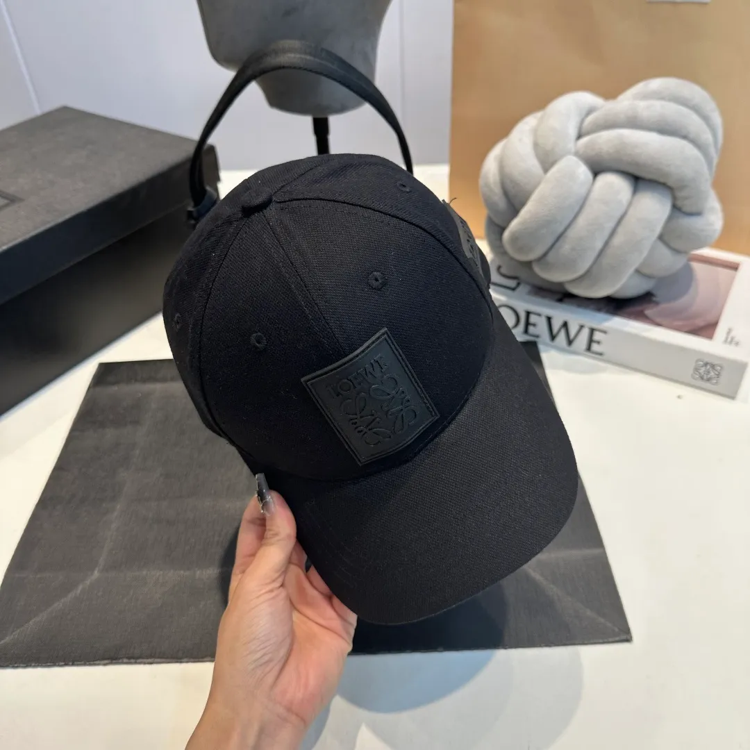 P56 LOEWE new original original design baseball cap🧢Super good texture, standard external line positioning, fine workmanship, simple and elegant, low price and popular!