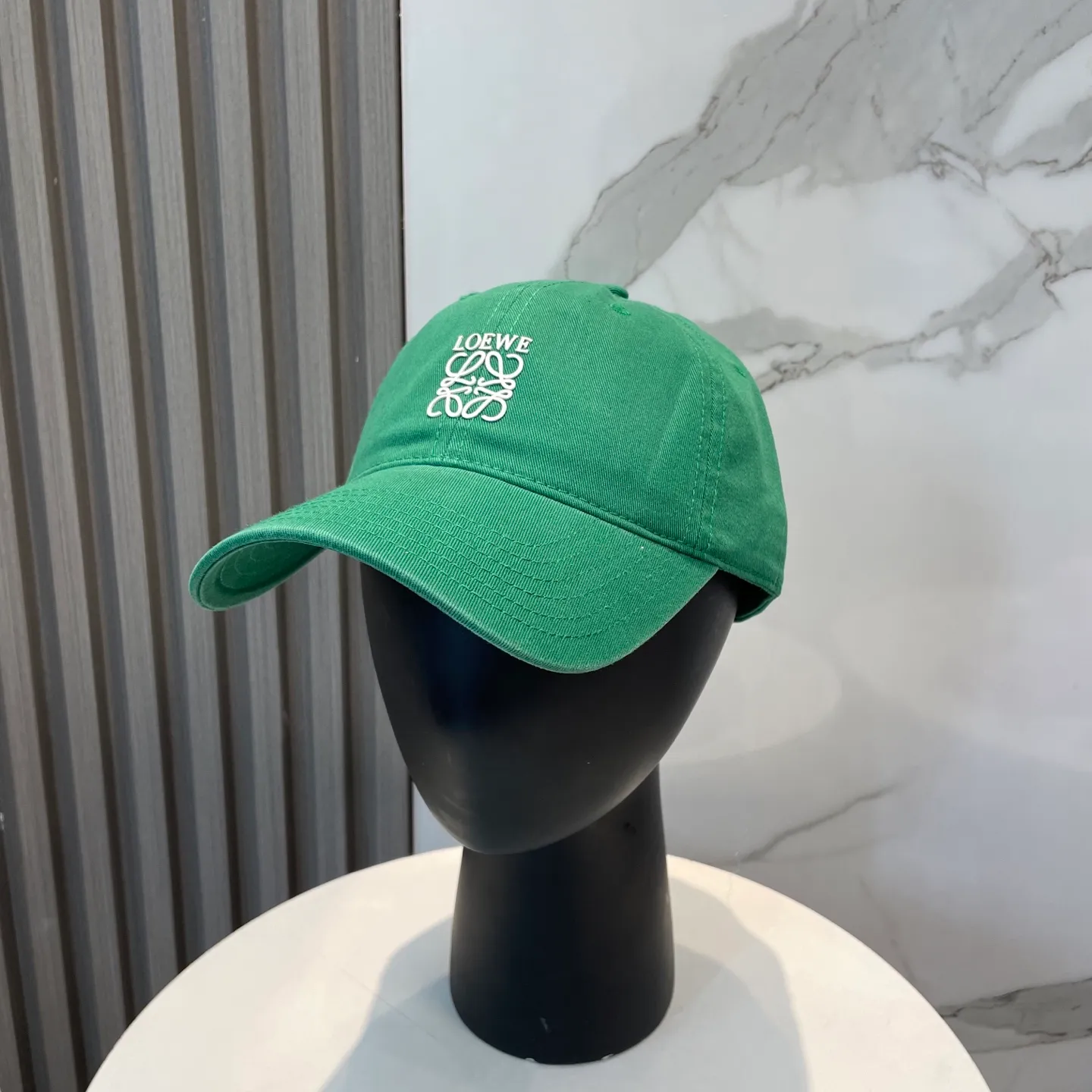 P54 dust bag 👒LOEWE👒LOEWE's new original design baseball cap🧢Super good texture, standard external line positioning, fine workmanship, simple and elegant, low price and high volume!