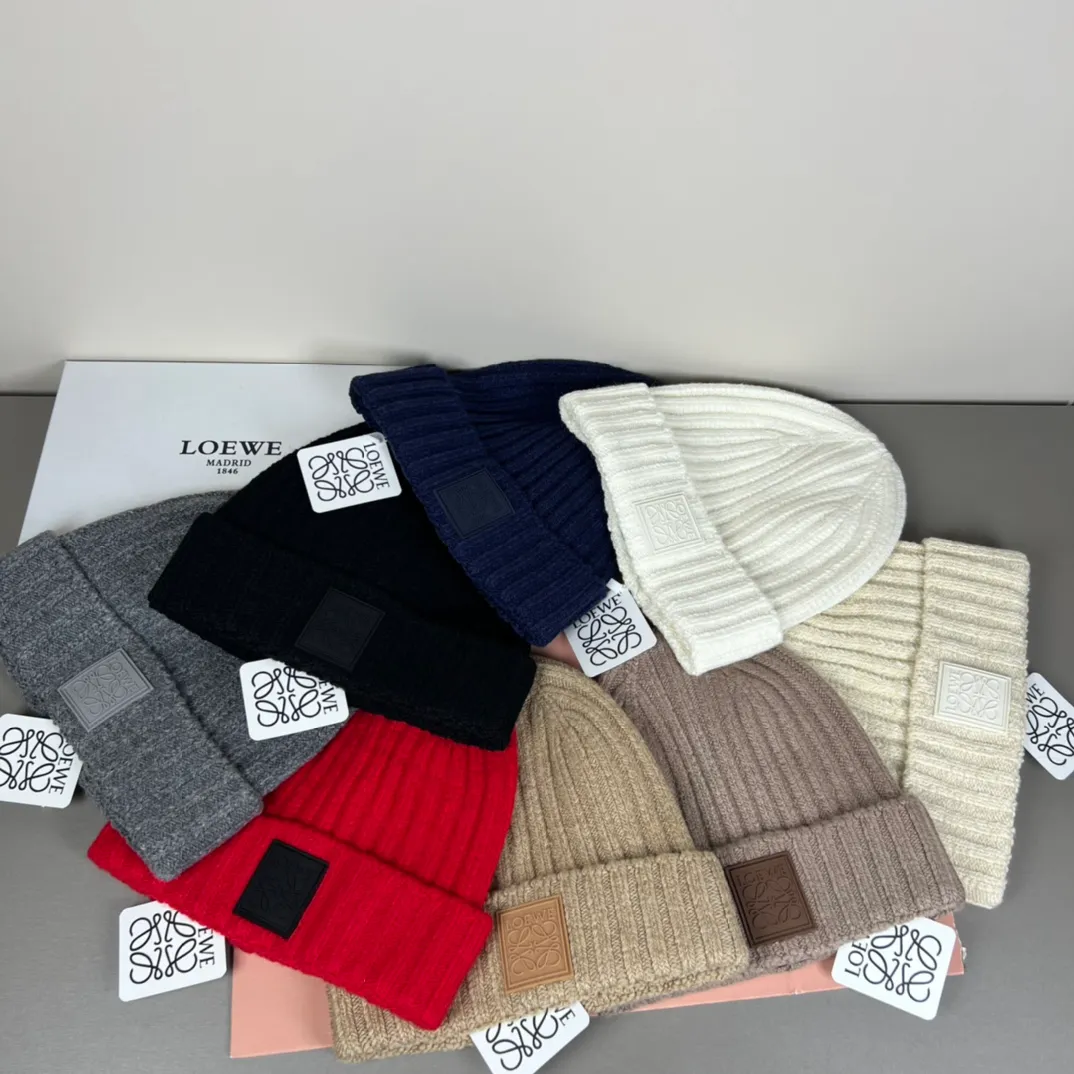 60💰 Classic knitted hat from loewe official website! Xiaohongshu’s hottest selling item! Dress well! The same style for men and women, thicker and warmer, fashionable and popular 🌸First-class quality, the best brand for warmth in autumn and winter, order now, limited edition