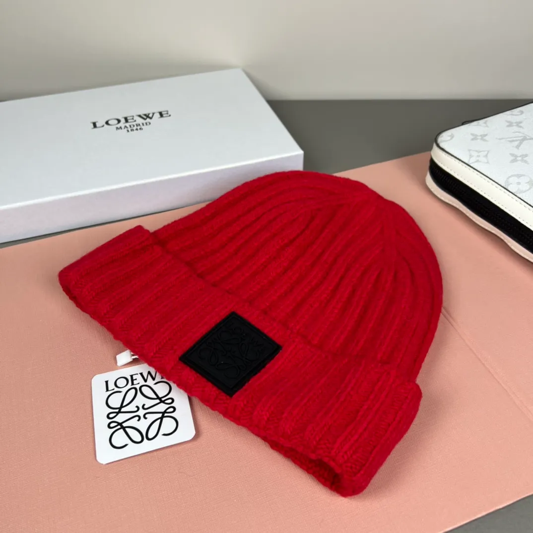 60💰 Classic knitted hat from loewe official website! Xiaohongshu’s hottest selling item! Dress well! The same style for men and women, thicker and warmer, fashionable and popular 🌸First-class quality, the best brand for warmth in autumn and winter, order now, limited edition