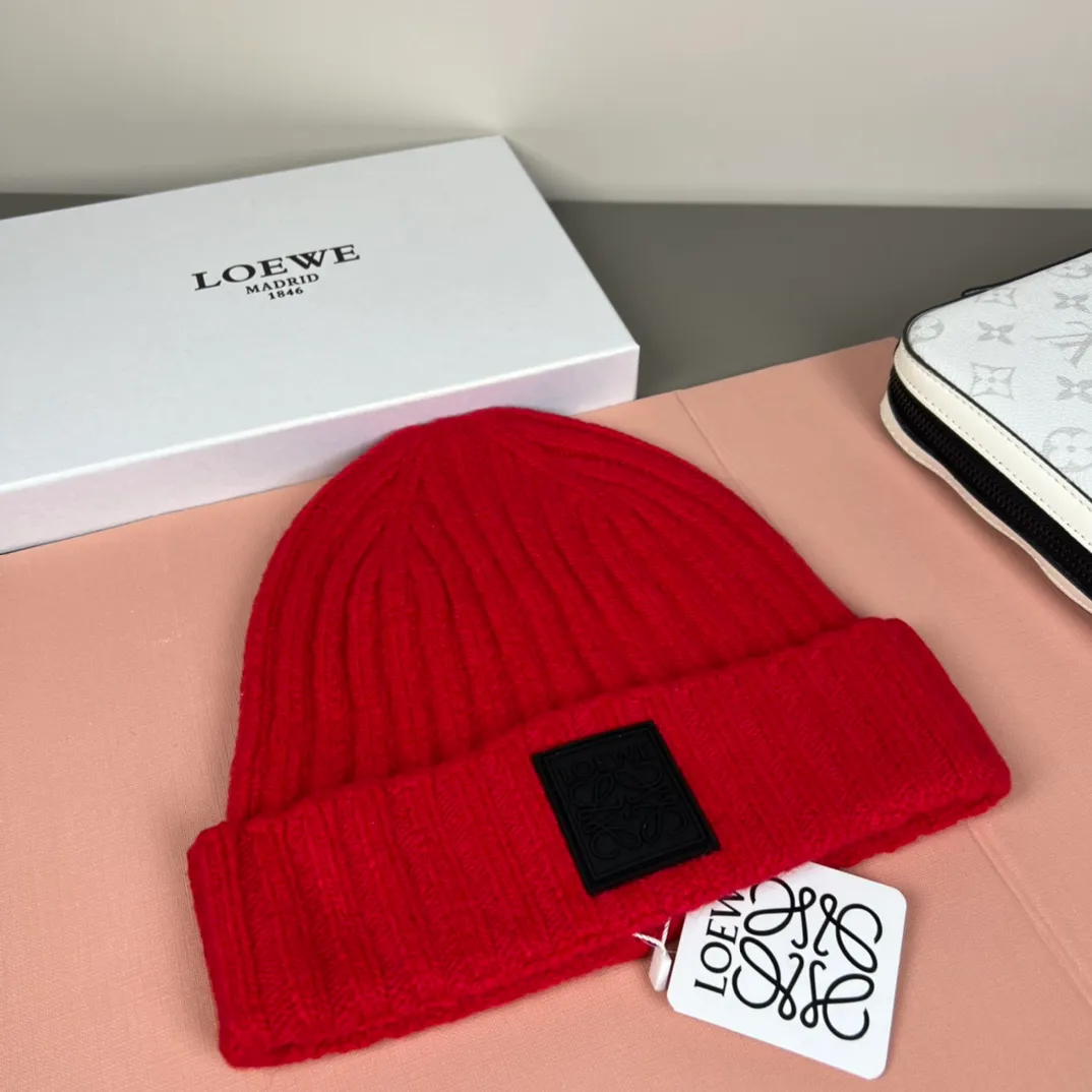 60💰 Classic knitted hat from loewe official website! Xiaohongshu’s hottest selling item! Dress well! The same style for men and women, thicker and warmer, fashionable and popular 🌸First-class quality, the best brand for warmth in autumn and winter, order now, limited edition