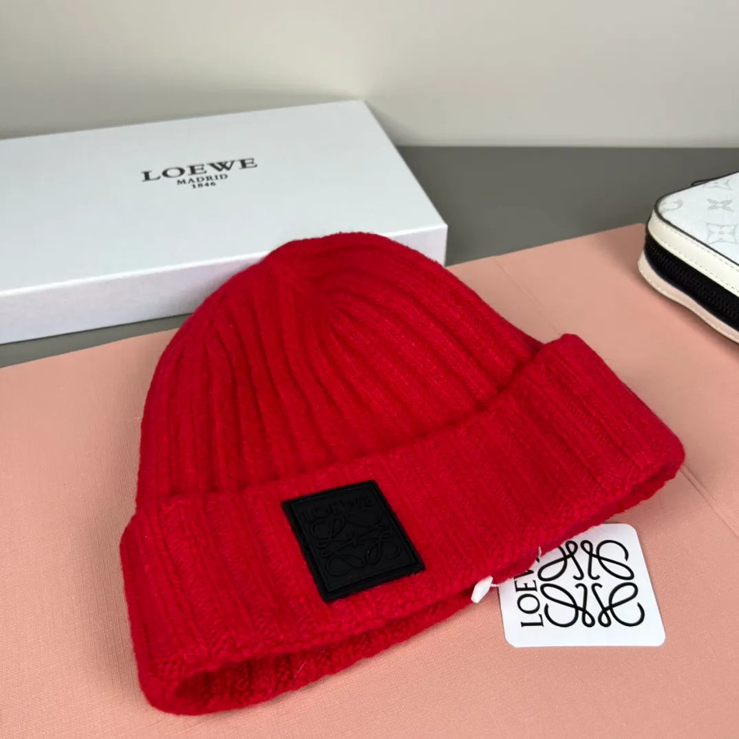 60💰 Classic knitted hat from loewe official website! Xiaohongshu’s hottest selling item! Dress well! The same style for men and women, thicker and warmer, fashionable and popular 🌸First-class quality, the best brand for warmth in autumn and winter, order now, limited edition