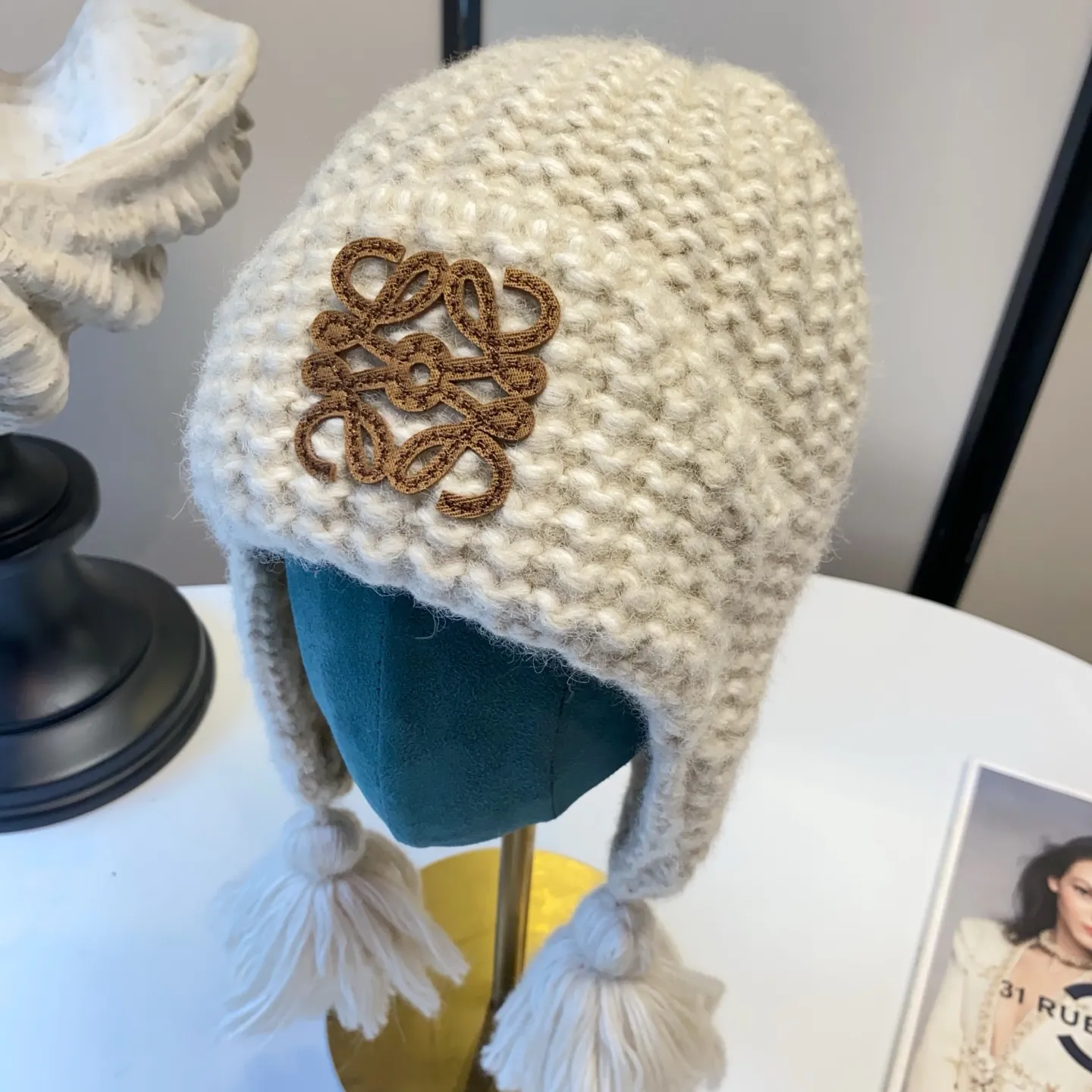 🆕25 new autumn and winter style ⚜️Loewe LOGO knitted ear protection hat 🛒High quality star internet celebrity same style ✨Beige Black Brown Blue