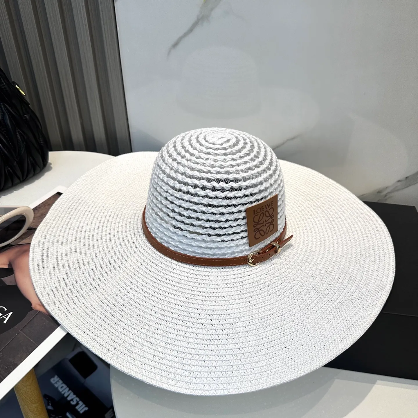 P80 LOEWE big-brimmed hat, big sun hat, made of fine grass, official model opening, non-market ordinary version, head circumference 57cm