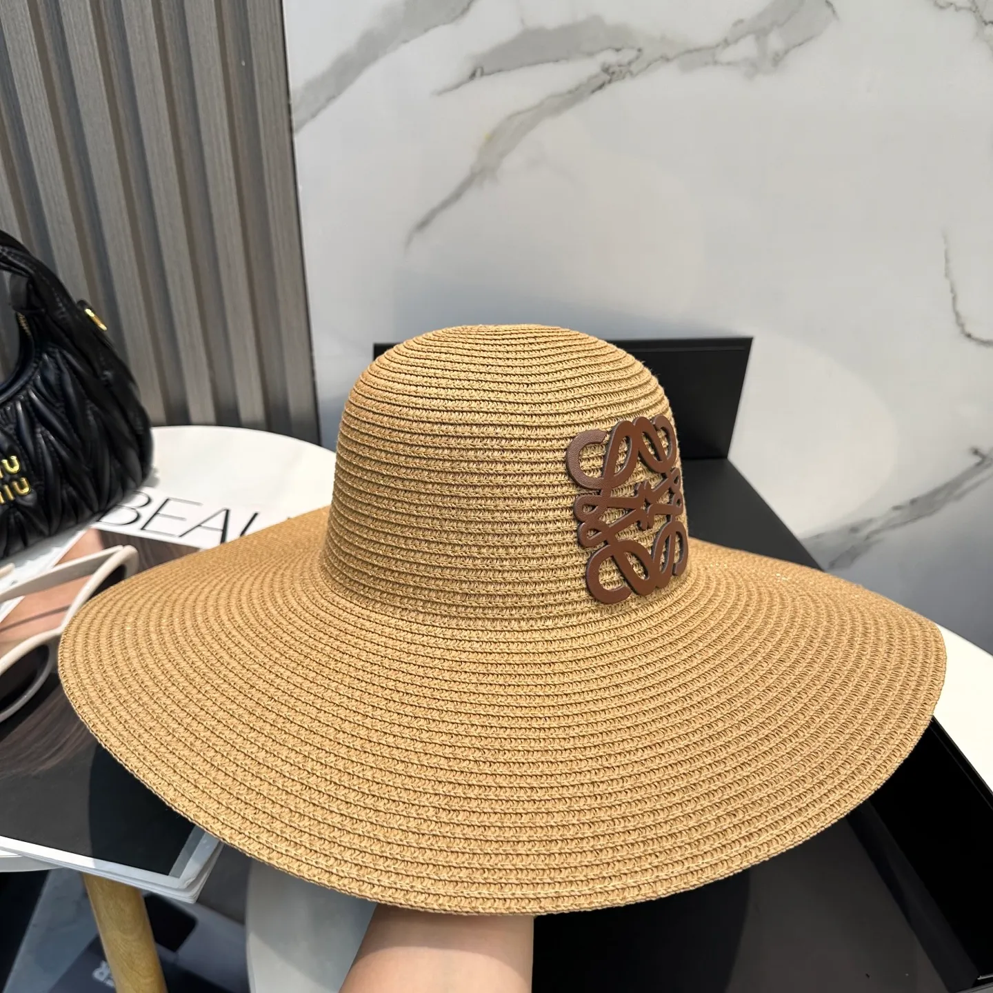 P70 LOEWE big brimmed hat, big sun hat, made of fine straw, official model opening, non-market ordinary version, head circumference 57cm