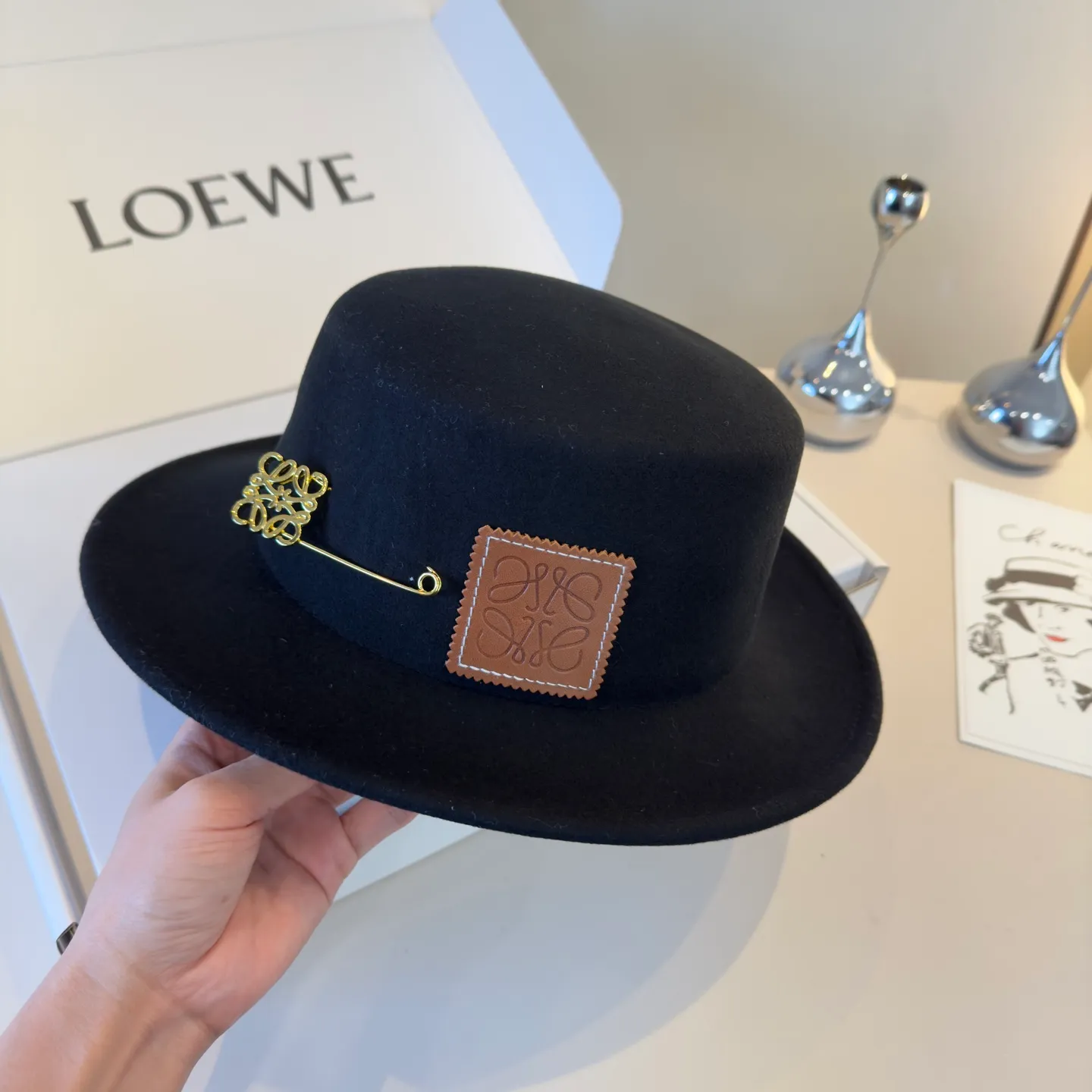 💰180¥ ＬＯＥＷＥ Loewe’s new flat top hat, 100% wool🦙 fabric, head circumference 57cm