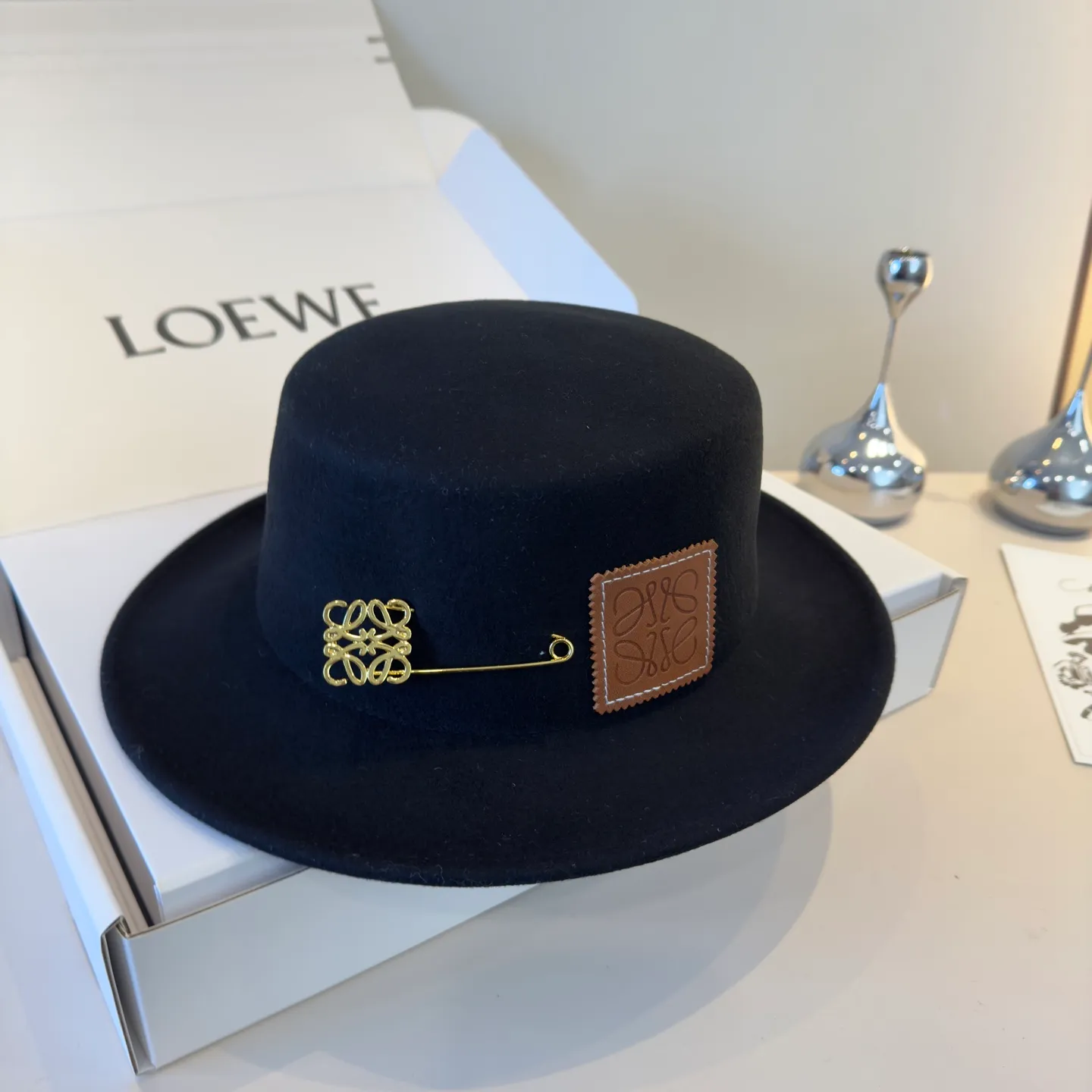 💰180¥ ＬＯＥＷＥ Loewe’s new flat top hat, 100% wool🦙 fabric, head circumference 57cm