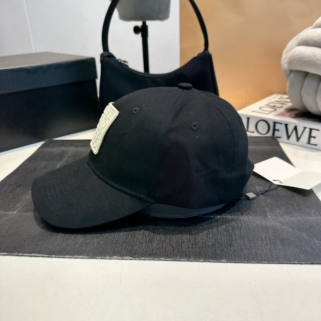 P56 🧢Loewe~New baseball cap🧢, simple embroidered classic logo, super texture👍, exquisite big-name style, a must-have artifact for goddesses, couple style