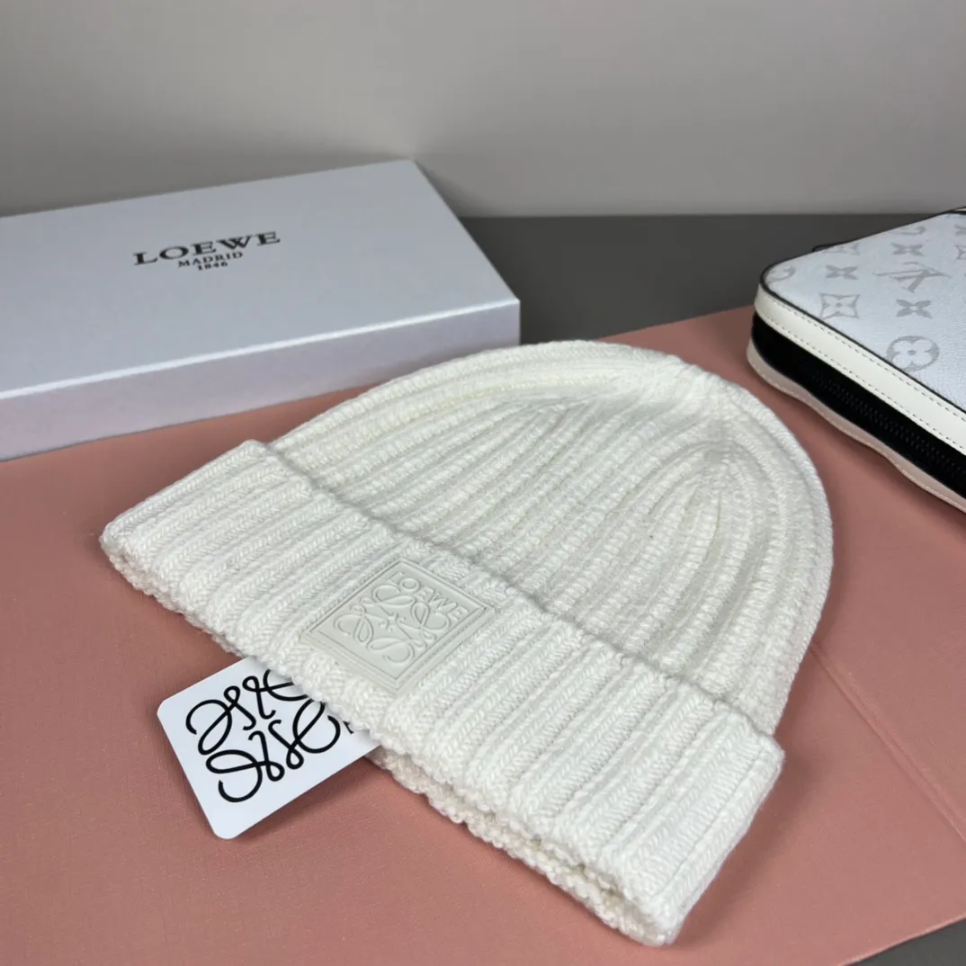 60💰 Classic knitted hat from loewe official website! Xiaohongshu’s hottest selling item! Dress well! The same style for men and women, thicker and warmer, fashionable and popular 🌸First-class quality, the best brand for warmth in autumn and winter, order now, limited edition