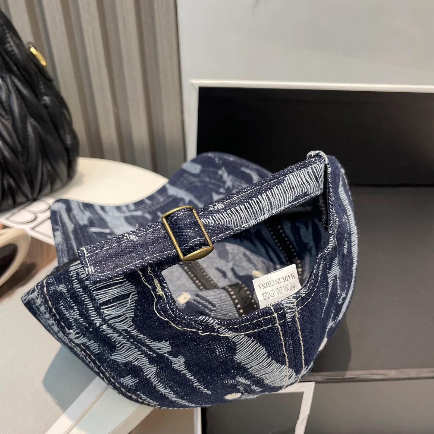 P66 Loewe New Washed Distressed Denim Baseball Cap Newly Launched Washed Denim Series, Casual and Versatile Wardrobe Matching Magic