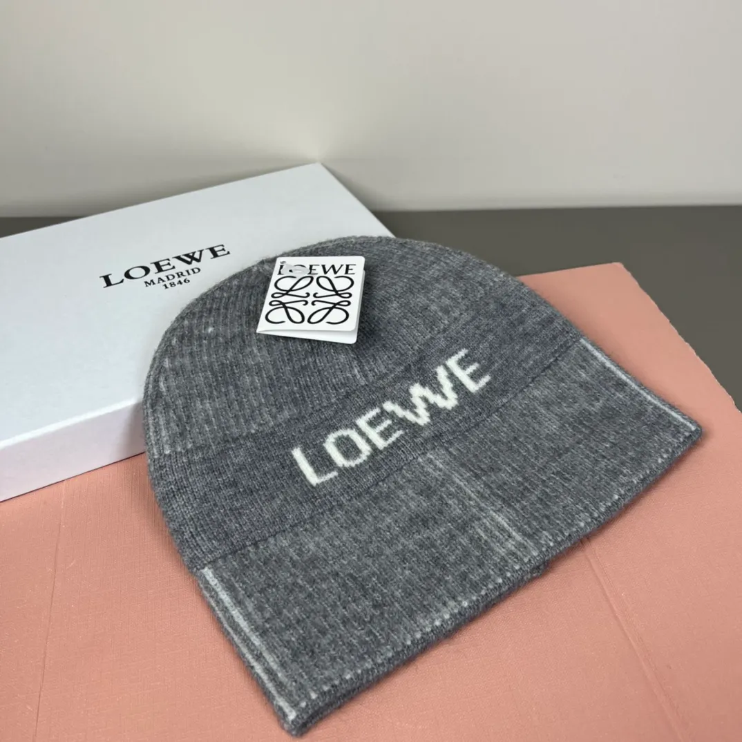 44💰 Classic knitted hat from loewe official website! Xiaohongshu’s hottest selling item! Dress well! The same style for men and women, thicker and warmer, fashionable and popular 🌸First-class quality, the best brand for warmth in autumn and winter, order now, limited edition