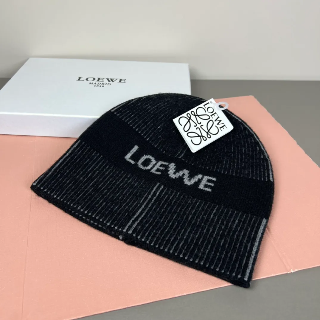 44💰 Classic knitted hat from loewe official website! Xiaohongshu’s hottest selling item! Dress well! The same style for men and women, thicker and warmer, fashionable and popular 🌸First-class quality, the best brand for warmth in autumn and winter, order now, limited edition