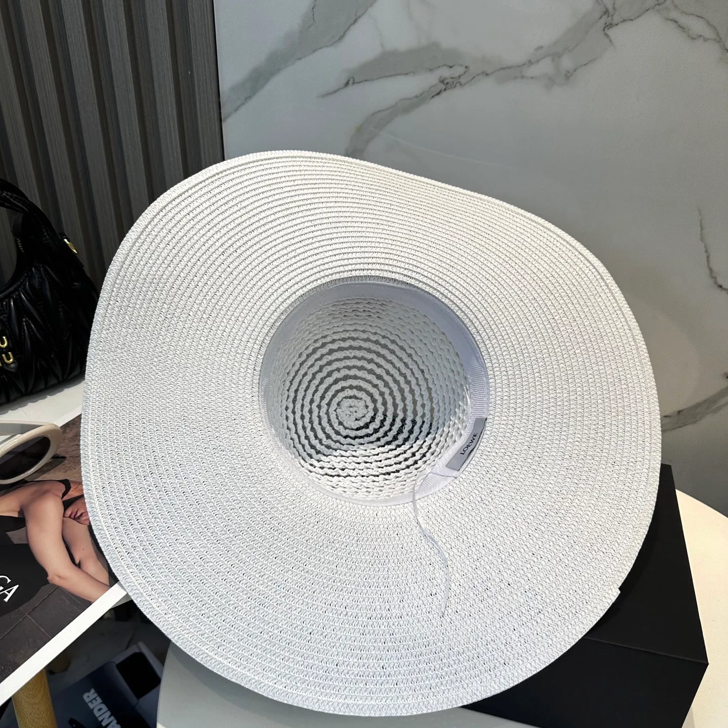 P80 LOEWE big-brimmed hat, big sun hat, made of fine grass, official model opening, non-market ordinary version, head circumference 57cm