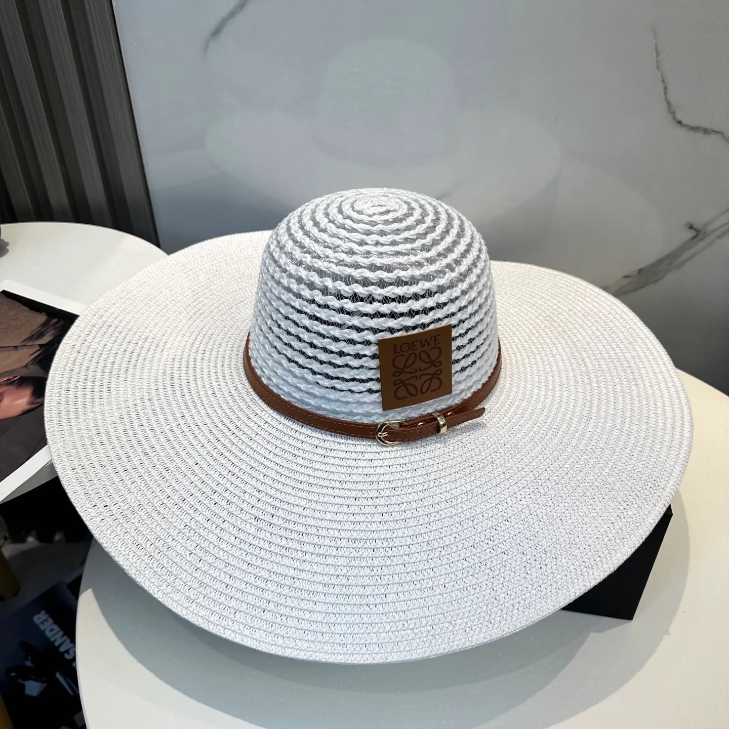 P80 LOEWE big-brimmed hat, big sun hat, made of fine grass, official model opening, non-market ordinary version, head circumference 57cm