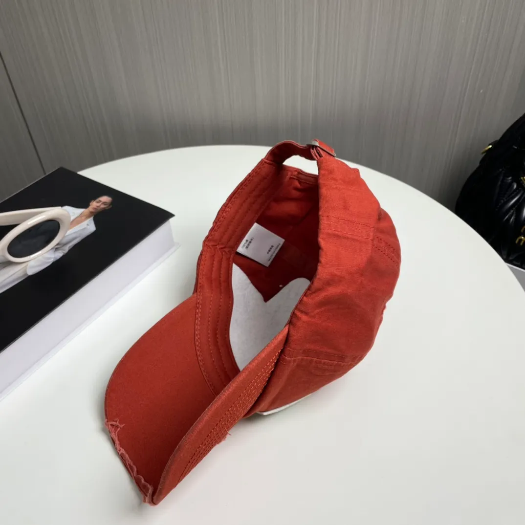 P66 🧢Loewe~New baseball cap🧢, simple and classic logo, super texture👍, exquisite big-name style, a must-have artifact for goddesses, couple style