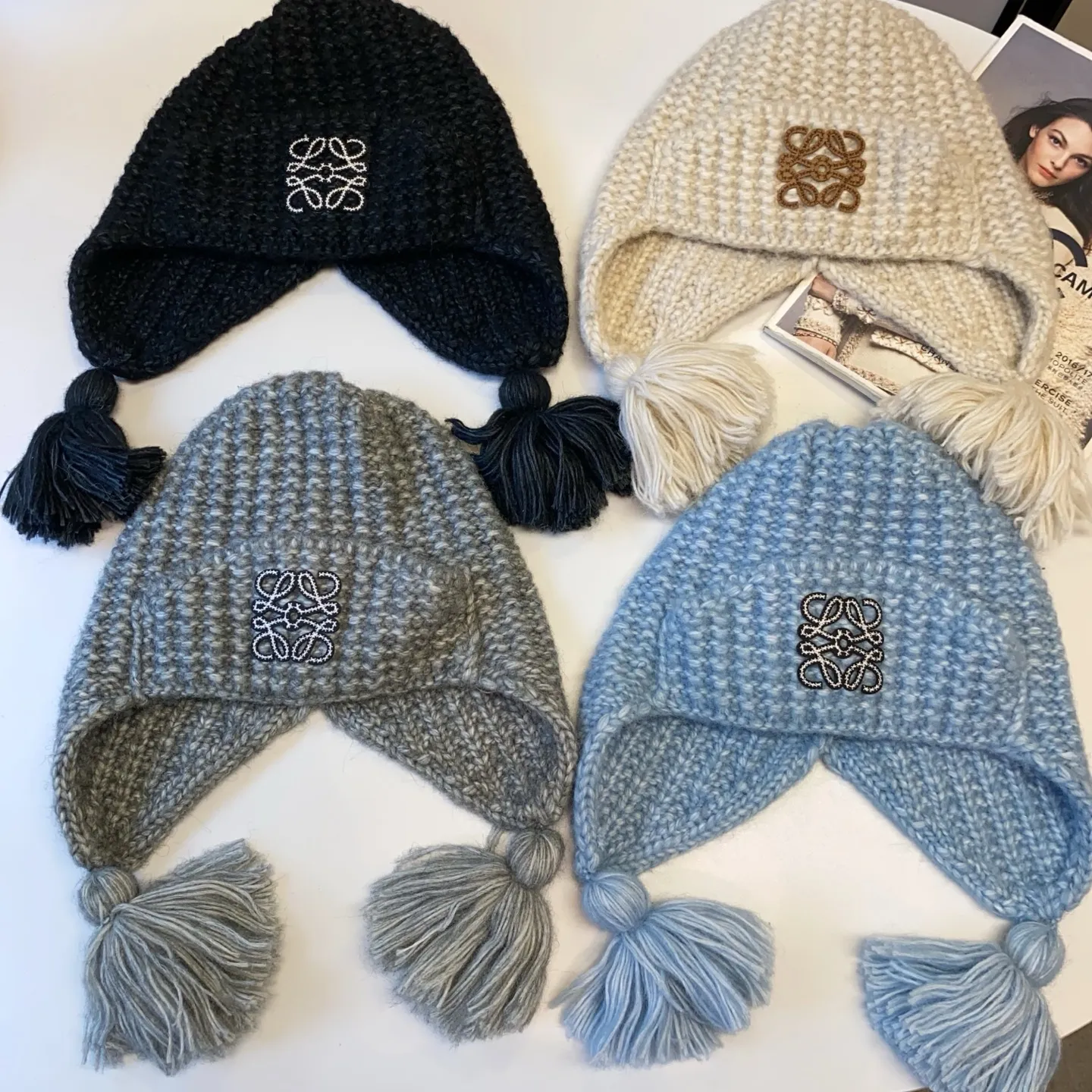 🆕25 new autumn and winter style ⚜️Loewe LOGO knitted ear protection hat 🛒High quality star internet celebrity same style ✨Beige Black Brown Blue