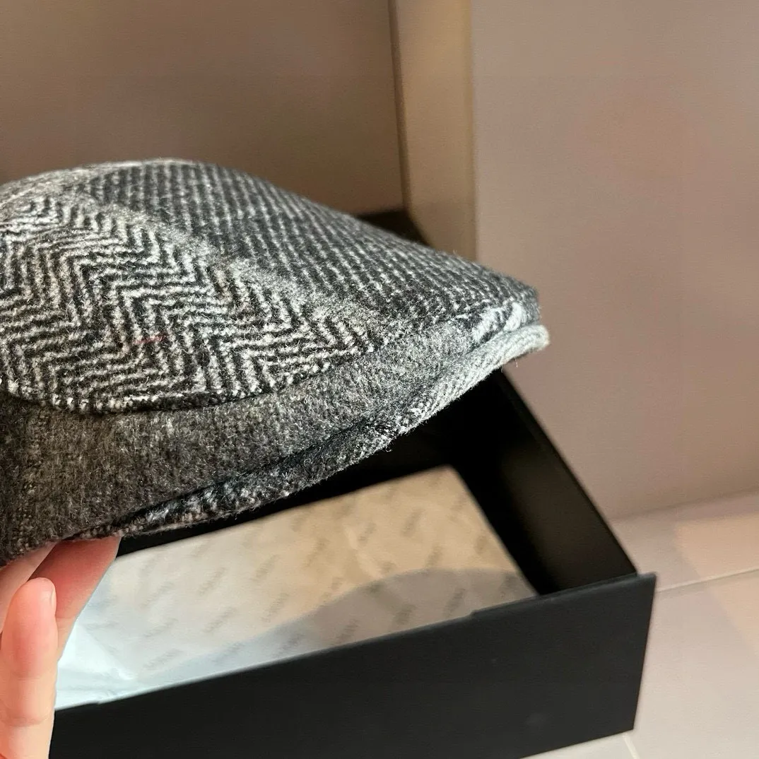 💰100¥ Loewe's new duck bill forward hat, classic painter's hat, unisex