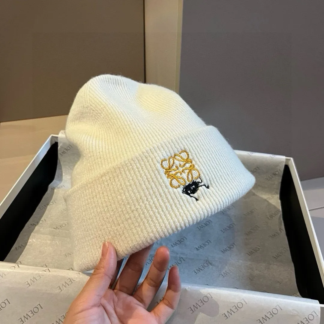 💰120¥ ＬＯＥＷＥLOEWE’s new knitted wool hat, delicate, soft and skin-friendly, unisex, super elastic👍