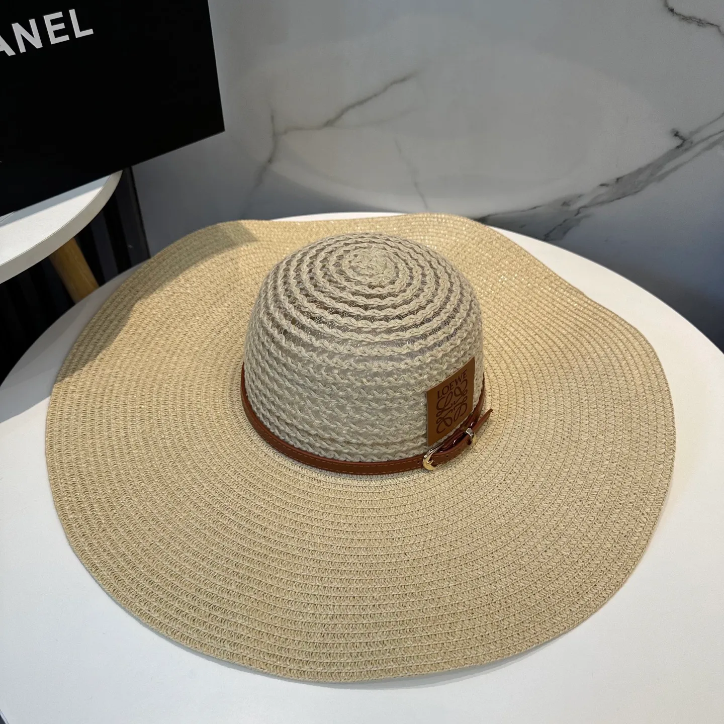 P80 LOEWE big-brimmed hat, big sun hat, made of fine grass, official model opening, non-market ordinary version, head circumference 57cm