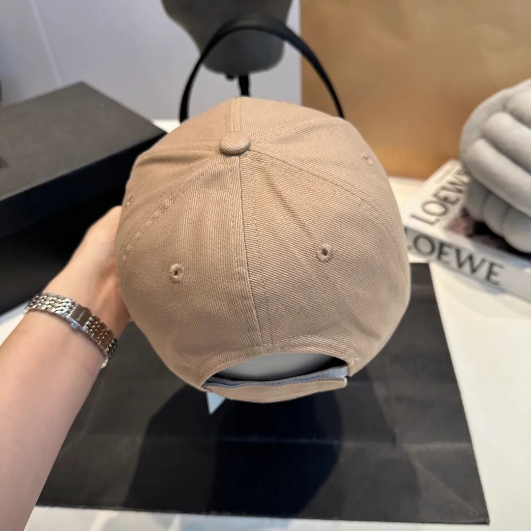 P56 🧢Loewe~New baseball cap🧢, simple embroidered classic logo, super texture👍, exquisite big-name style, a must-have artifact for goddesses, couple style