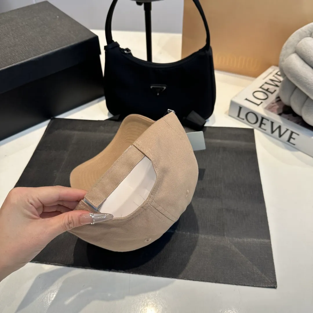 P56 🧢Loewe~New baseball cap🧢, simple embroidered classic logo, super texture👍, exquisite big-name style, a must-have artifact for goddesses, couple style