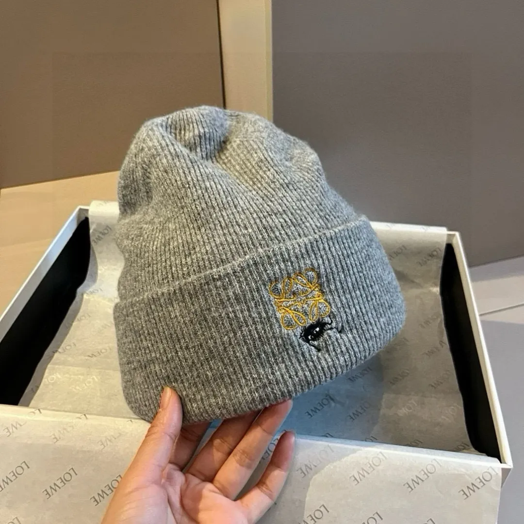 💰120¥ ＬＯＥＷＥLOEWE’s new knitted wool hat, delicate, soft and skin-friendly, unisex, super elastic👍