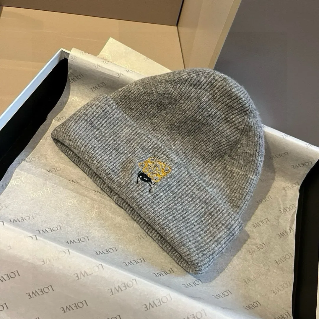 💰120¥ ＬＯＥＷＥLOEWE’s new knitted wool hat, delicate, soft and skin-friendly, unisex, super elastic👍