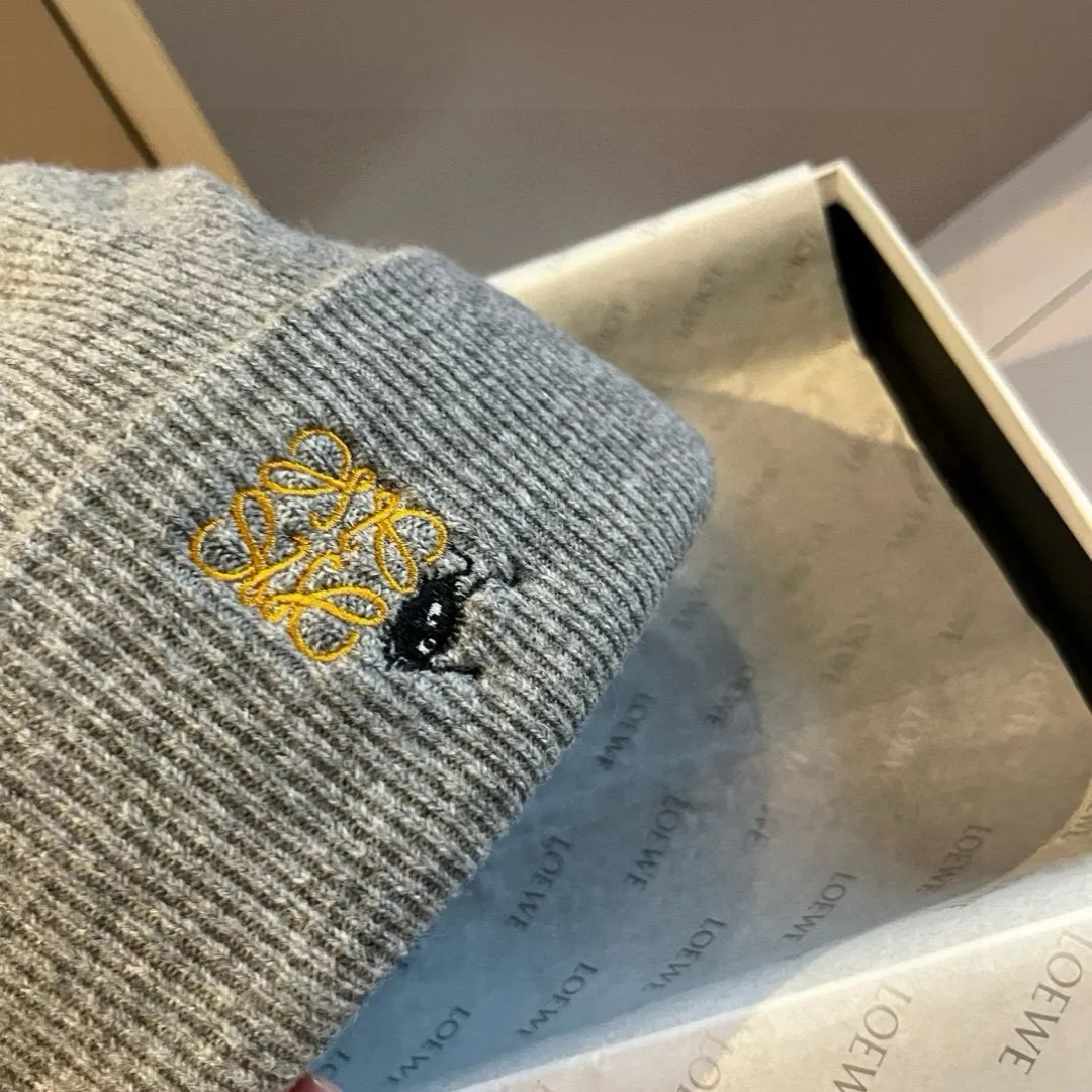💰120¥ ＬＯＥＷＥLOEWE’s new knitted wool hat, delicate, soft and skin-friendly, unisex, super elastic👍