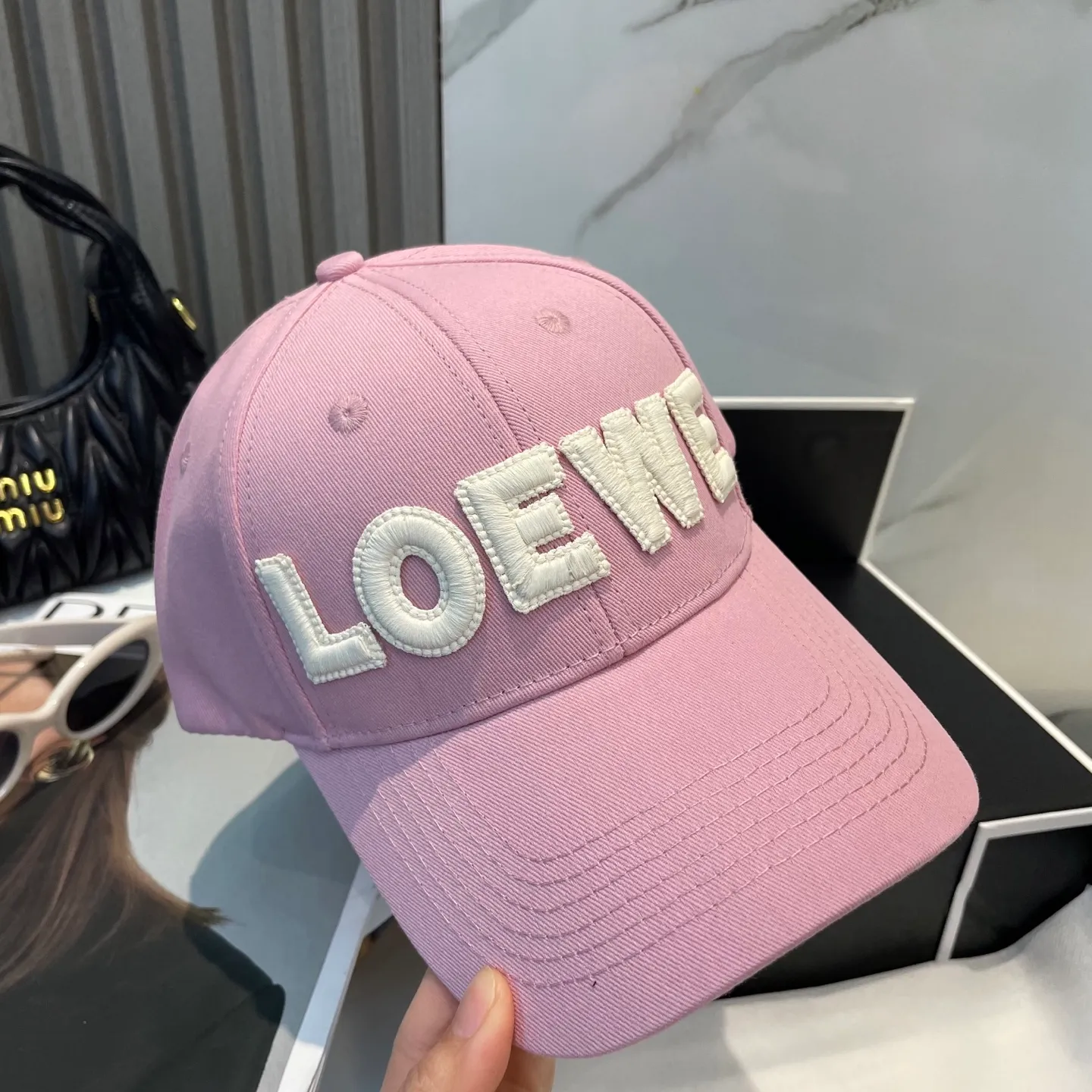 P70 🧢Loewe~New baseball cap🧢, simple embroidered classic logo, super texture👍, exquisite big-name style, a must-have artifact for goddesses, couple style