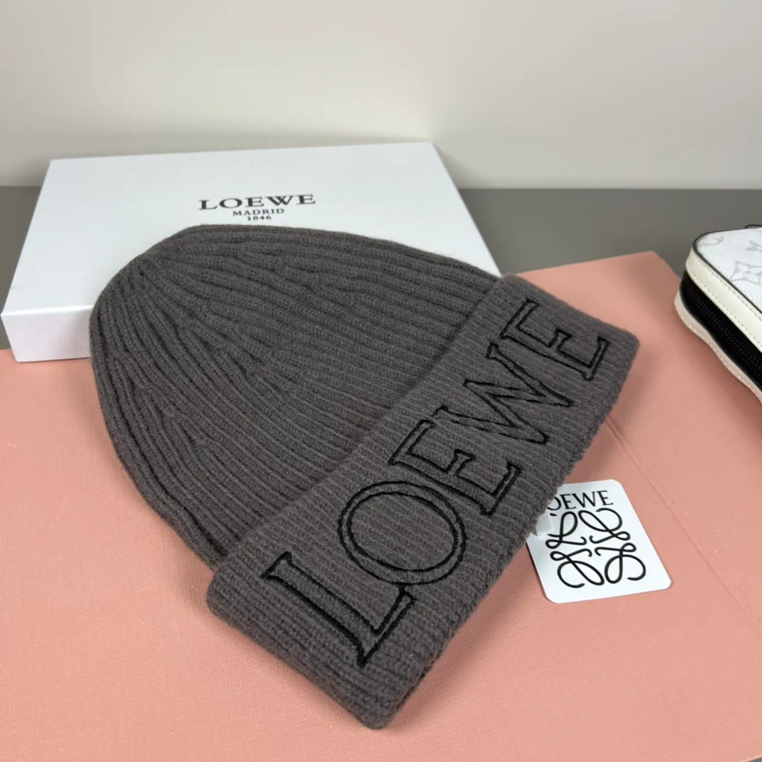60💰 Classic knitted hat from loewe official website! Xiaohongshu’s hottest selling item! Dress well! The same style for men and women, thicker and warmer, fashionable and popular 🌸First-class quality, the best brand for warmth in autumn and winter, order now, limited edition