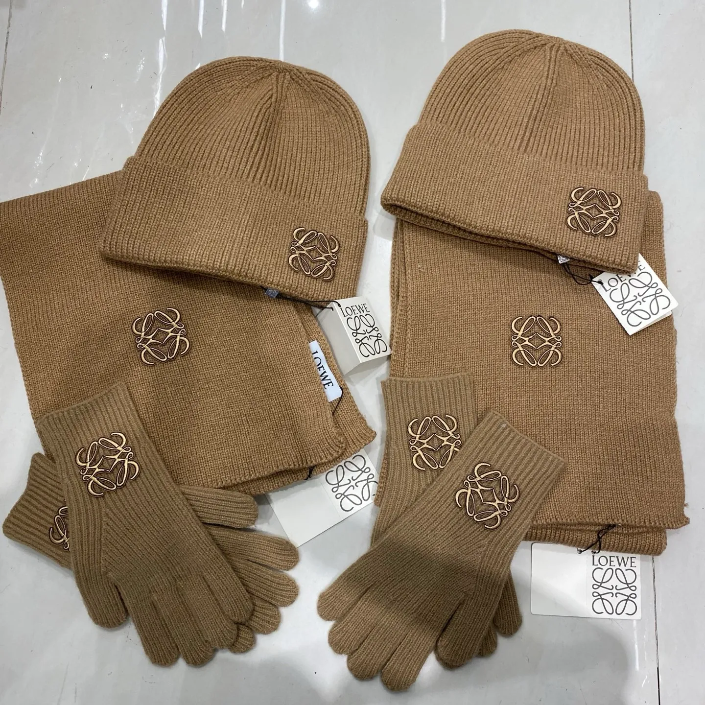 Loewe Loewe suit cashmere knitted hat + scarf