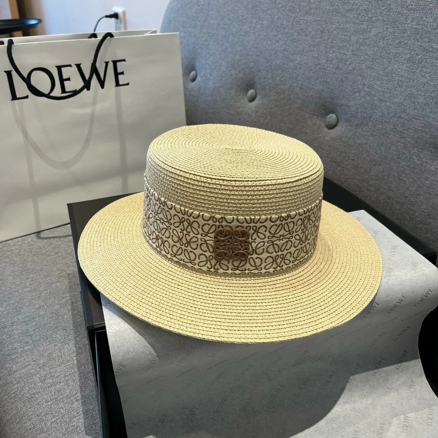 💰100¥ ＬＯＥＷＥ Loewe’s new flat-top straw hat, top hat, head circumference 57cm