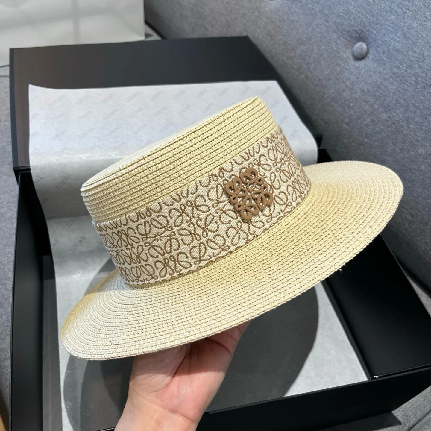 💰100¥ ＬＯＥＷＥ Loewe’s new flat-top straw hat, top hat, head circumference 57cm