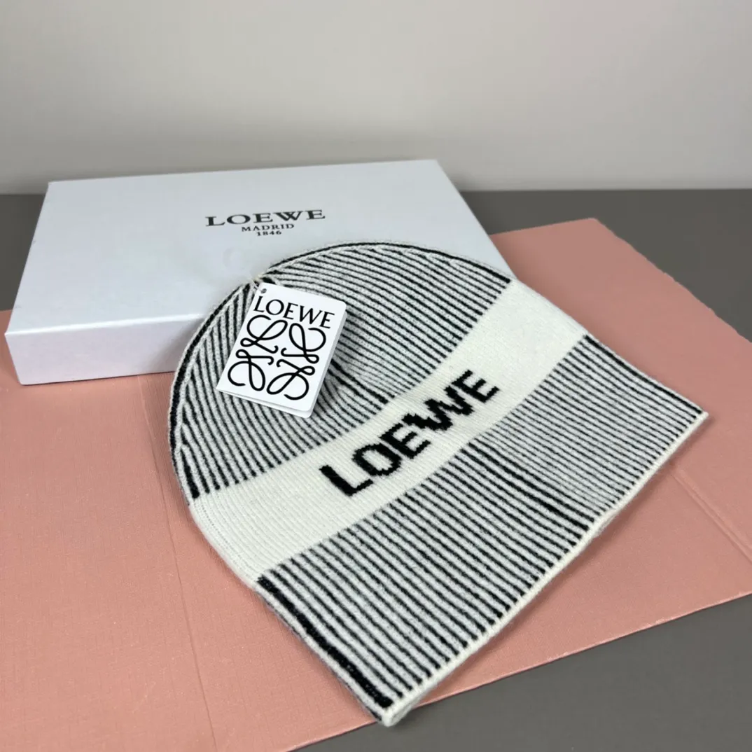 44💰 Classic knitted hat from loewe official website! Xiaohongshu’s hottest selling item! Dress well! The same style for men and women, thicker and warmer, fashionable and popular 🌸First-class quality, the best brand for warmth in autumn and winter, order now, limited edition