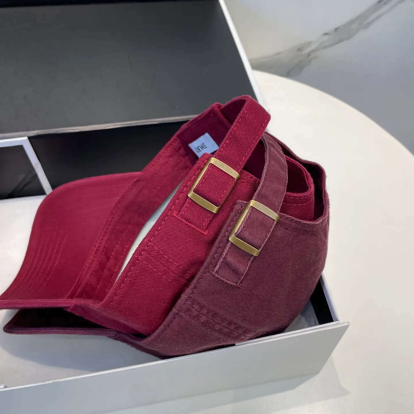 P54 dust bag 👒LOEWE👒LOEWE's new original design baseball cap🧢Super good texture, standard external line positioning, fine workmanship, simple and elegant, low price and high volume!
