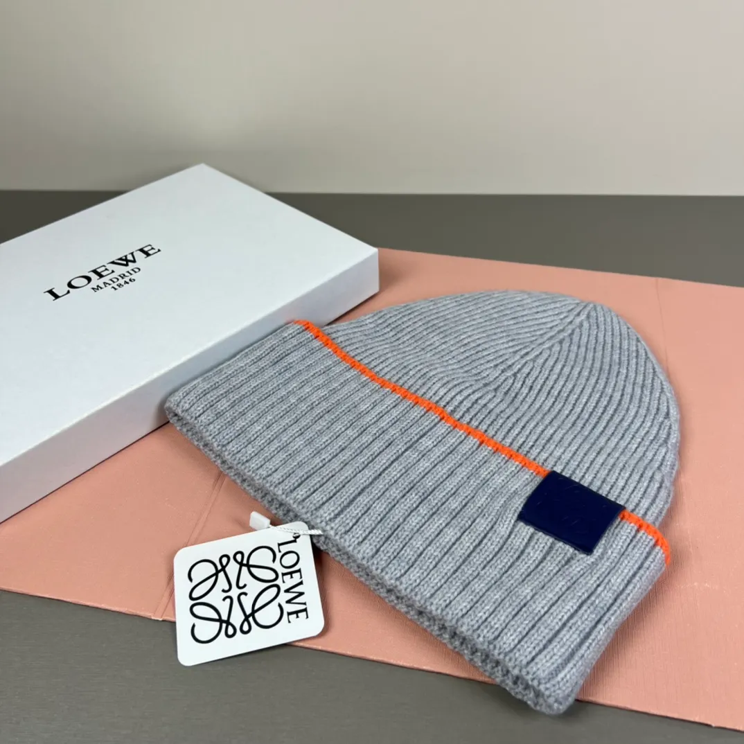 60💰 Classic knitted hat from loewe official website! Xiaohongshu’s hottest selling item! Dress well! The same style for men and women, thicker and warmer, fashionable and popular 🌸First-class quality, the best brand for warmth in autumn and winter, order now, limited edition