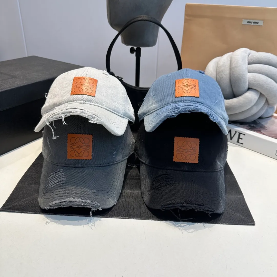 P60 Loewe Loewe's new washed distressed denim baseball cap. Newly launched washed denim series, casual and versatile wardrobe matching tool.