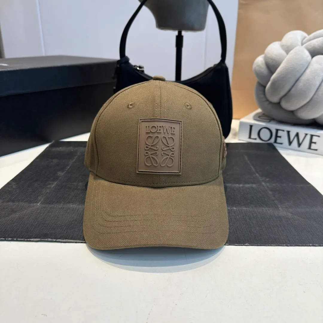 P56 LOEWE new original original design baseball cap🧢Super good texture, standard external line positioning, fine workmanship, simple and elegant, low price and popular!