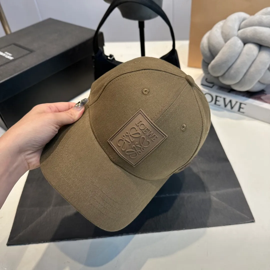 P56 LOEWE new original original design baseball cap🧢Super good texture, standard external line positioning, fine workmanship, simple and elegant, low price and popular!