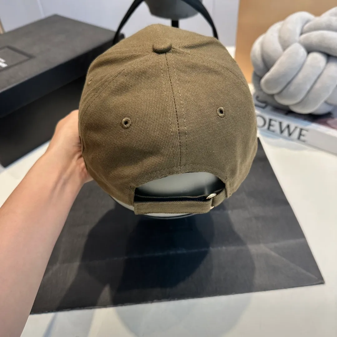 P56 LOEWE new original original design baseball cap🧢Super good texture, standard external line positioning, fine workmanship, simple and elegant, low price and popular!