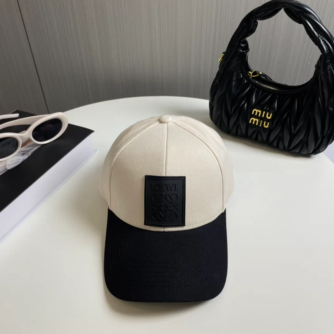 P70 🧢Loewe~New baseball cap🧢, simple and classic logo, super texture👍, exquisite big-name style, a must-have artifact for goddesses, couple style