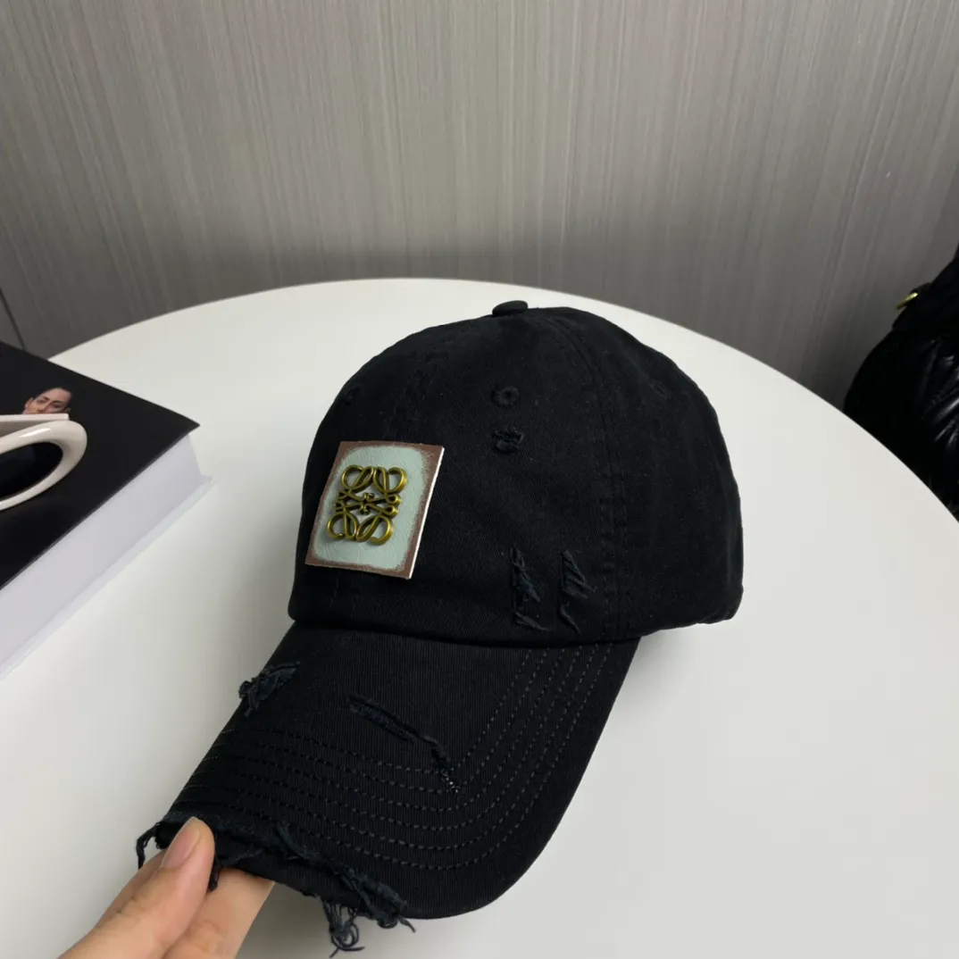P66 🧢Loewe~New baseball cap🧢, simple and classic logo, super texture👍, exquisite big-name style, a must-have artifact for goddesses, couple style