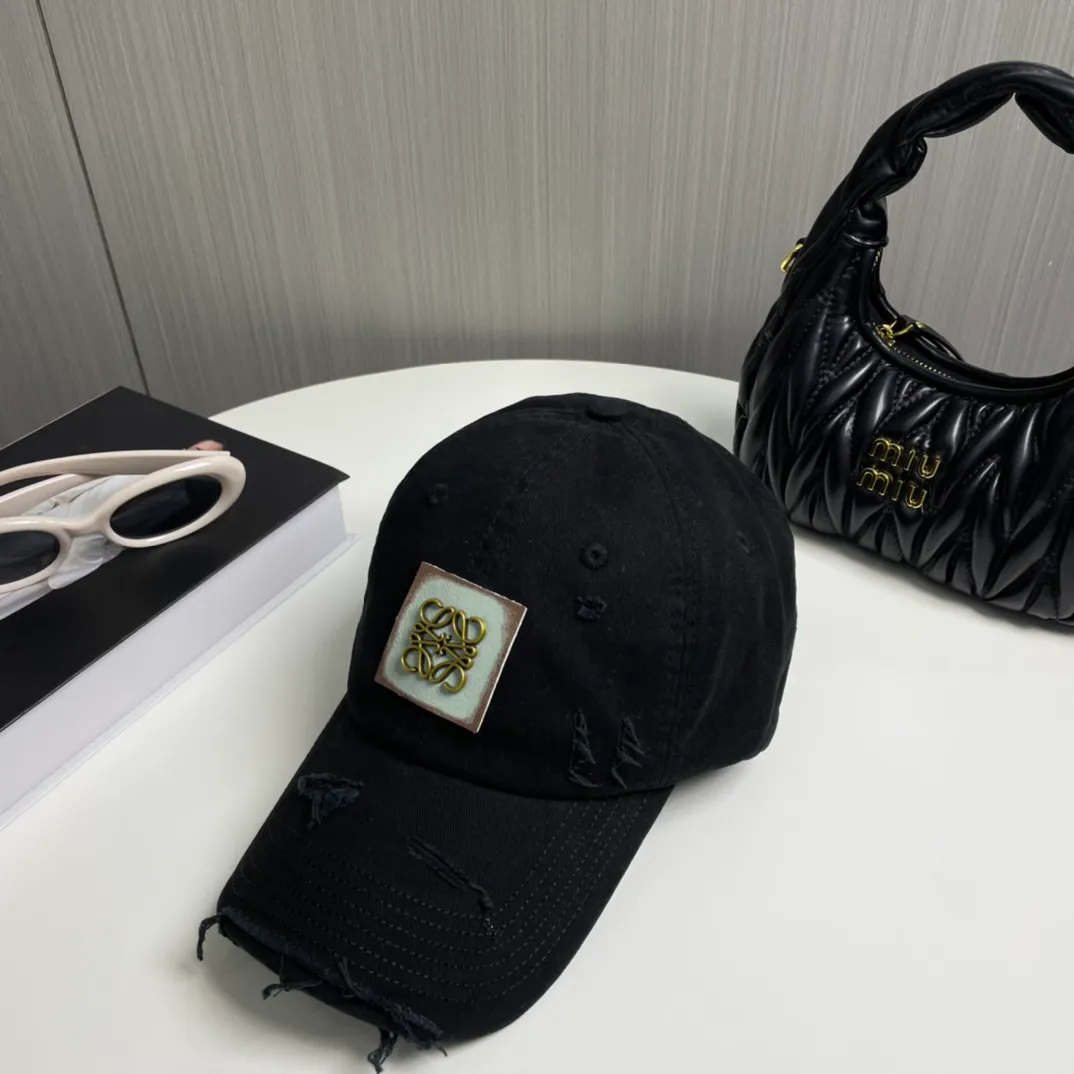 P66 🧢Loewe~New baseball cap🧢, simple and classic logo, super texture👍, exquisite big-name style, a must-have artifact for goddesses, couple style