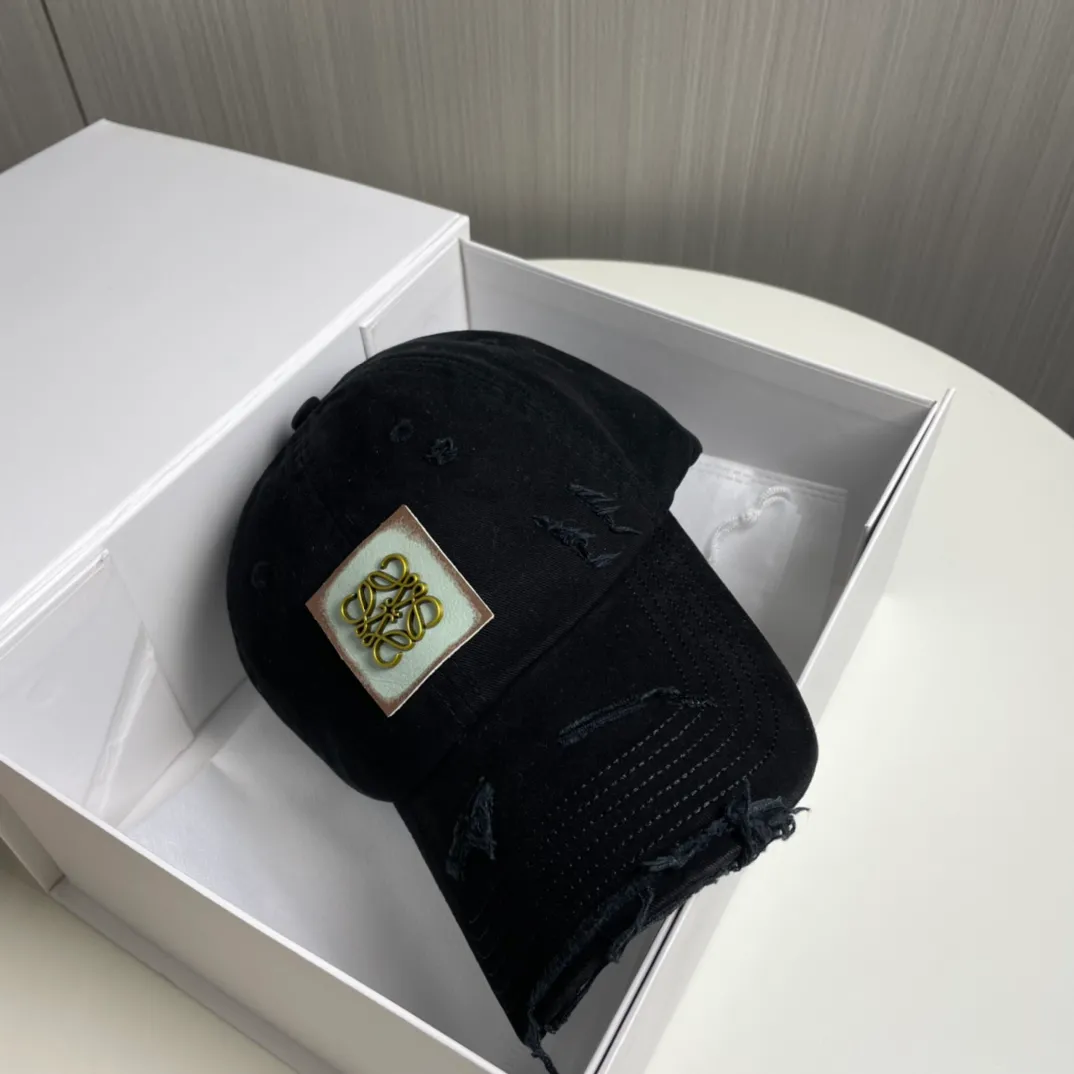 P66 🧢Loewe~New baseball cap🧢, simple and classic logo, super texture👍, exquisite big-name style, a must-have artifact for goddesses, couple style