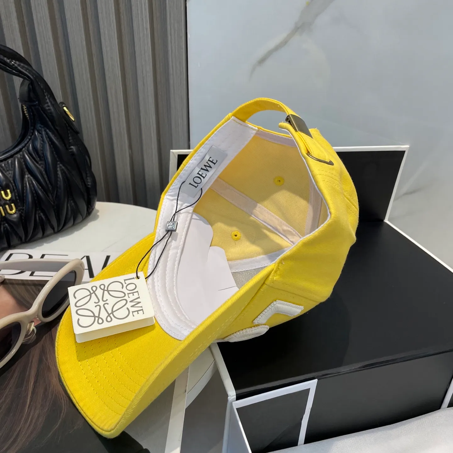 P70 🧢Loewe~New baseball cap🧢, simple embroidered classic logo, super texture👍, exquisite big-name style, a must-have artifact for goddesses, couple style